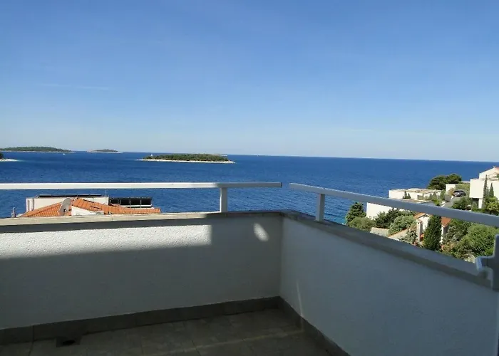 Laguna 3 Fuer 4 Personen By Interhome